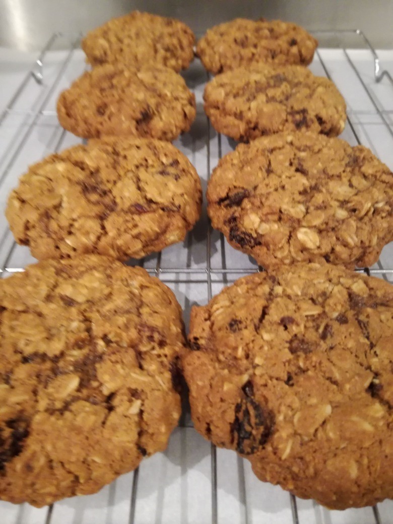 6 Oat & Sultana Cookies